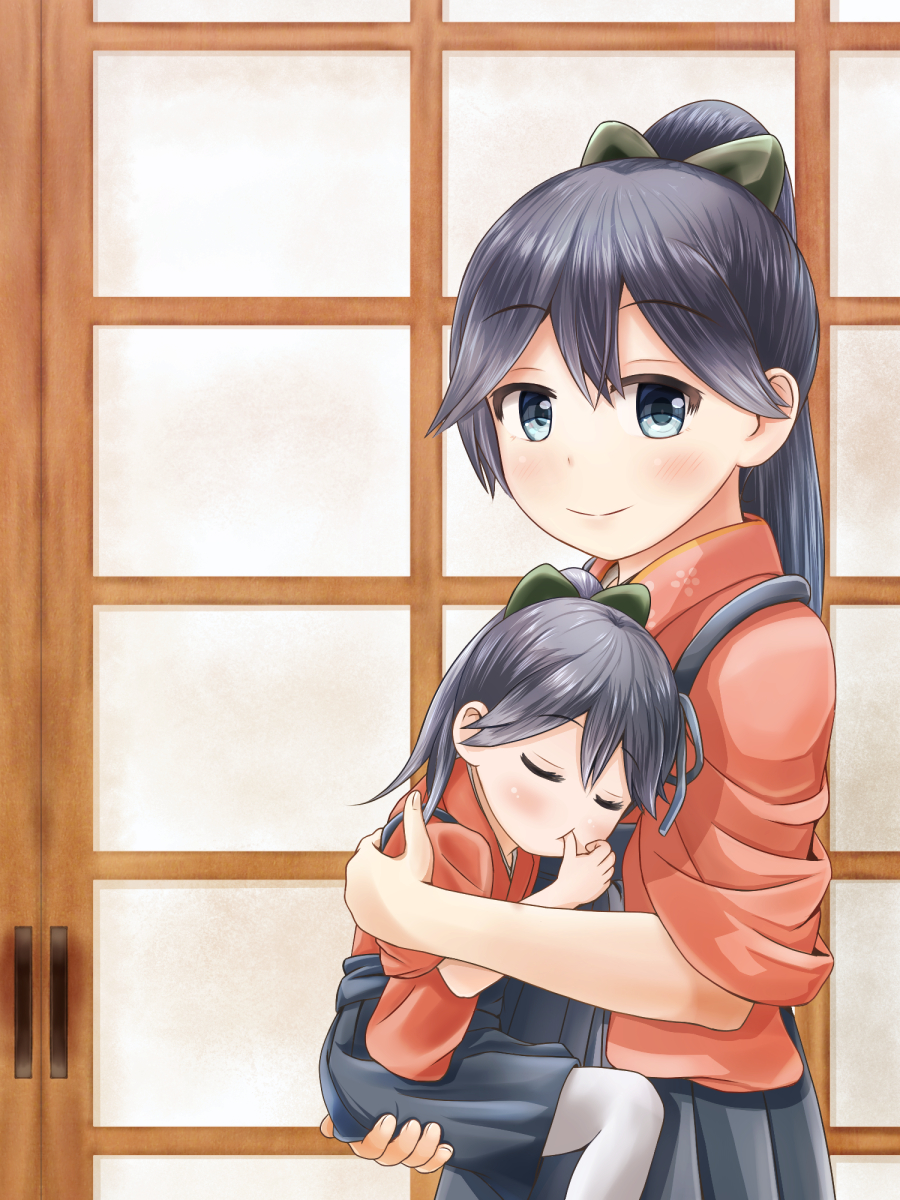 2girls baby black_hair black_skirt blue_eyes blush bow closed_eyes closed_mouth comiching eyebrows_visible_through_hair from_side green_bow hair_between_eyes hair_bow hakama high_ponytail highres holding houshou_(kantai_collection) japanese_clothes kantai_collection kimono long_hair looking_at_viewer mother_and_daughter multiple_girls pantyhose skirt sleeping sliding_doors smile tasuki thumb_sucking white_legwear younger