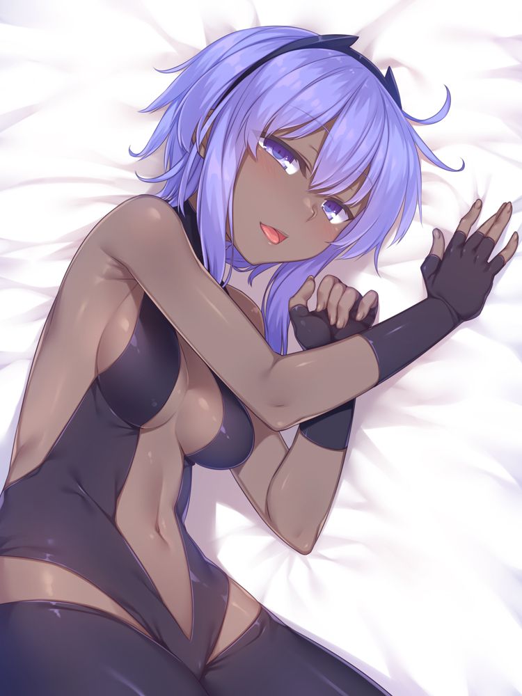 1girl assassin_(fate/prototype_fragments) bangs bare_arms bed_sheet black_gloves blush breasts commentary_request dark_skin eyebrows_visible_through_hair fate/prototype fate/prototype:_fragments_of_blue_and_silver fate_(series) fingerless_gloves gloves hairband looking_at_viewer lying medium_breasts navel on_side open_mouth purple_hair racer_(magnet) revealing_clothes short_hair sideboob solo violet_eyes