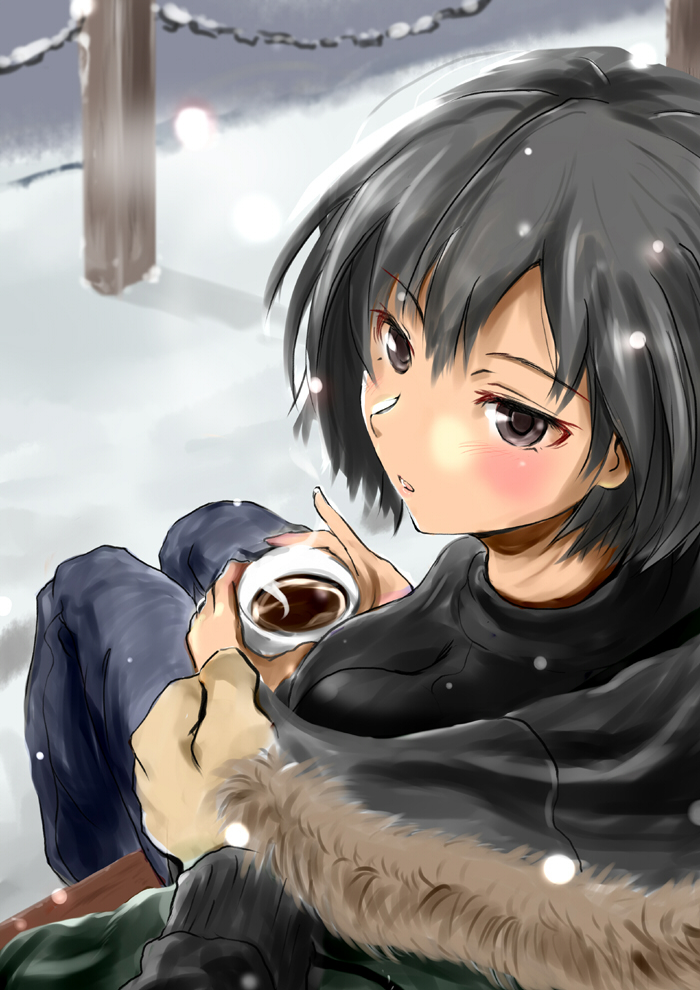 amagami black_eyes black_hair blush coat hot_chocolate looking_at_viewer looking_back looking_up murasaki_iro nanasaki_ai short_hair snow snowing