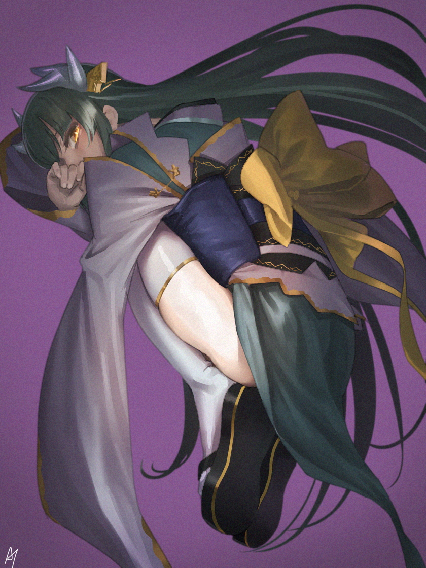 1girl amino_(tn7135) covering_mouth dragon_horns fate/grand_order fate_(series) fetal_position from_side green_hair hime_cut horns japanese_clothes kimono kiyohime_(fate/grand_order) long_hair long_sleeves looking_at_viewer looking_to_the_side obi sash solo thigh-highs very_long_hair white_legwear wide_sleeves yellow_eyes zouri