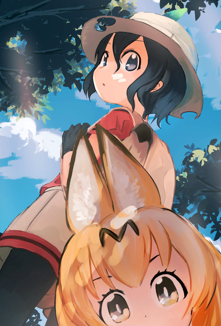 2girls :o animal_ears backpack bag black_gloves black_hair blue_eyes blue_sky clouds day dot_nose eyelashes feathers from_behind from_side gloves hair_between_eyes hat inami_hatoko kaban kemono_friends light_brown_eyes looking_at_viewer looking_back multiple_girls open_mouth orange_hair outdoors pantyhose photobomb red_shirt safari_hat serval_(kemono_friends) serval_ears shirt short_hair short_sleeves shorts sky sunlight tareme tree