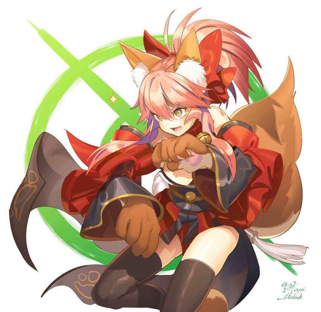 &gt;:d 1girl :d animal_ears artist_name bad_id bad_twitter_id bangs black_legwear bow detached_sleeves eyebrows_visible_through_hair fang fate/grand_order fate_(series) fox_ears fox_girl fox_tail hair_between_eyes hair_bow japanese_clothes kimono kimono_skirt koyoi_mitsuki large_bow open_mouth paws pink_hair ponytail red_bow signature simple_background smile solo sparkle tail tamamo_(fate)_(all) tamamo_cat_(fate) teeth thick_eyebrows thigh-highs white_background yellow_eyes