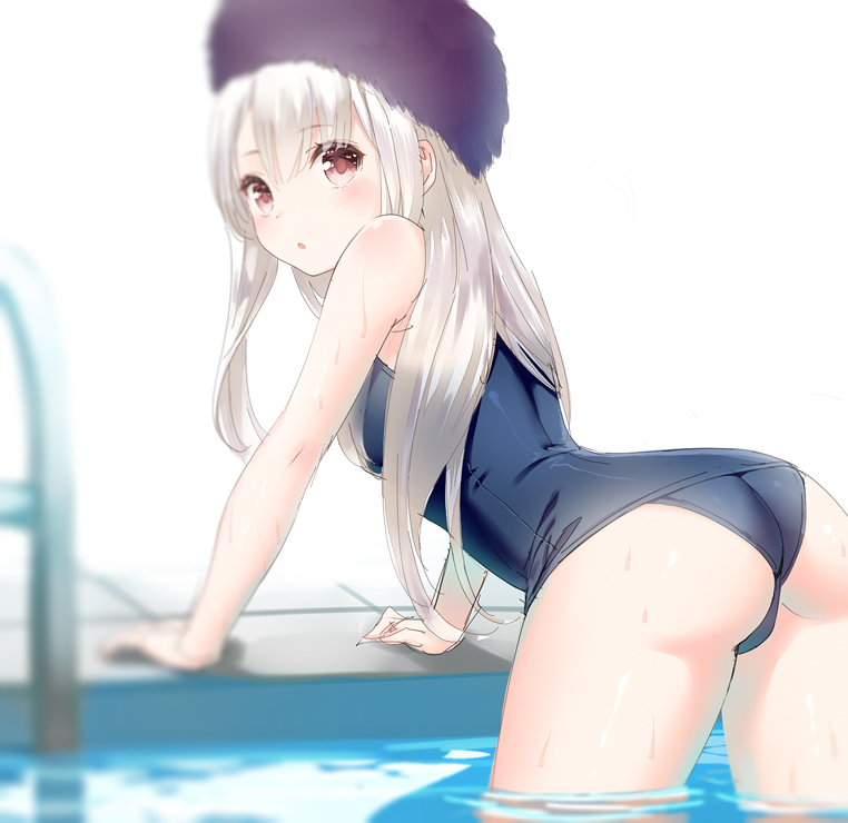 1girl :o arm_support ass bangs bare_arms bare_shoulders bent_over blue_swimsuit blush eyebrows_visible_through_hair fate/stay_night fate_(series) from_behind fur_hat hat illyasviel_von_einzbern long_hair looking_at_viewer looking_back one-piece_swimsuit open_mouth pool pool_ladder poolside purple_hat school_swimsuit shiny shiny_skin solo swimsuit tareme wading water water_drop wet yasuyuki