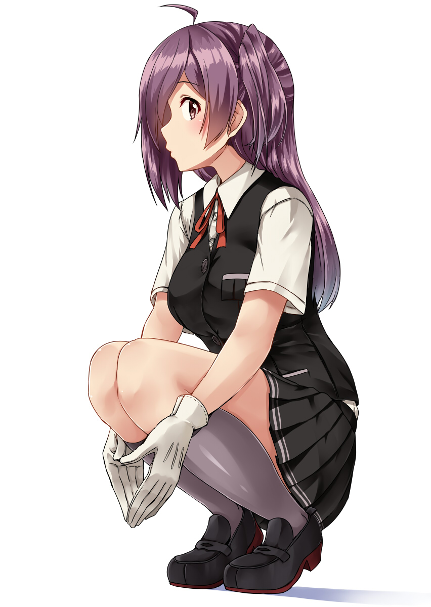 1girl ahoge bow bowtie brown_eyes gloves hagikaze_(kantai_collection) highres kamelie kantai_collection kneehighs long_hair looking_at_viewer one_side_up pleated_skirt purple_hair shoes simple_background skirt solo squatting white_background white_gloves