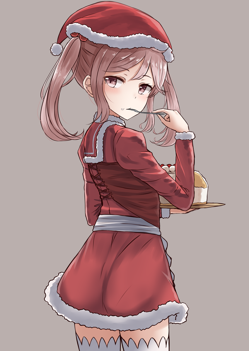 1girl alternate_costume cake eating food food_on_face fork fork_in_mouth fur-trimmed_sleeves fur_trim grey_background hair_bobbles hair_ornament hat highres holding holding_fork kantai_collection long_sleeves pink_eyes pink_hair rabochicken santa_costume santa_hat sazanami_(kantai_collection) short_hair simple_background solo twintails white_legwear