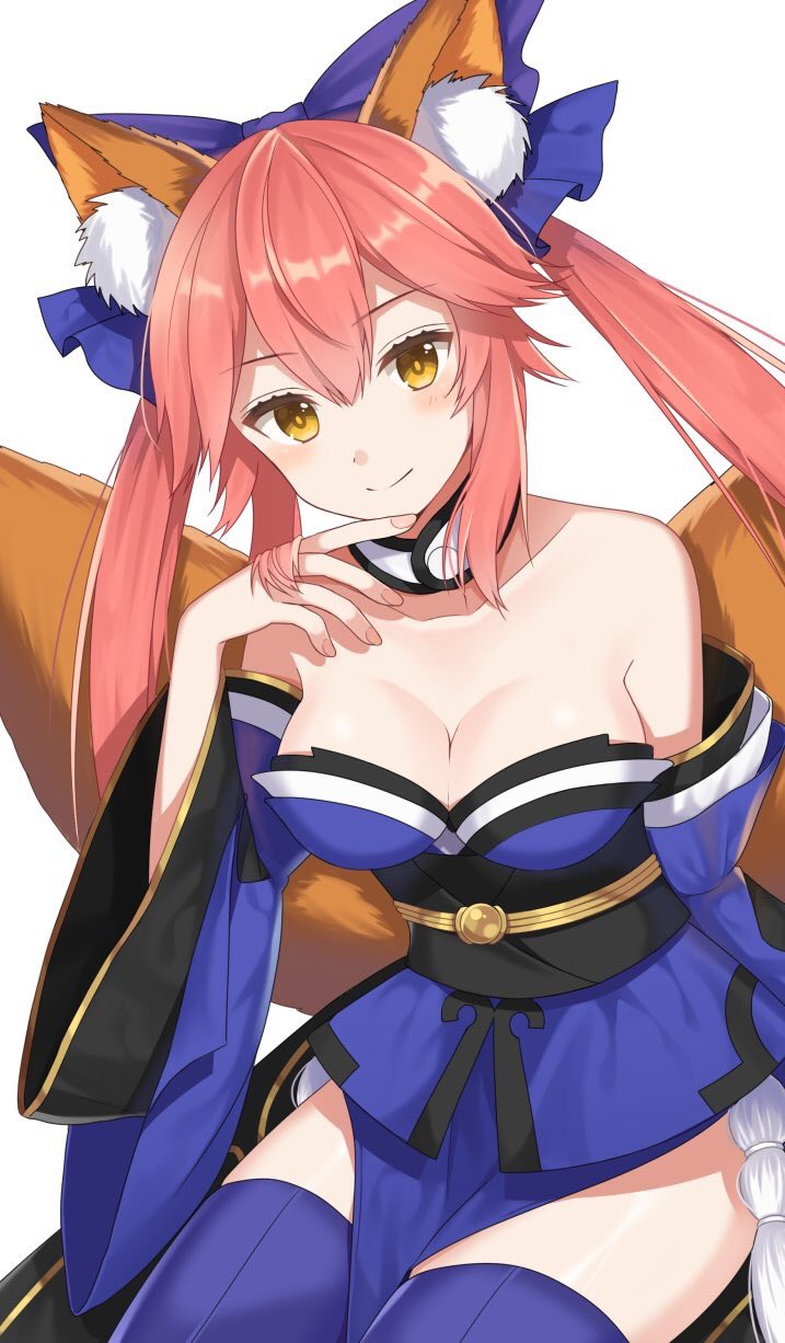 1girl bad_id bad_twitter_id breasts choker cleavage eyebrows_visible_through_hair fate/extra fate/grand_order fate_(series) highres izumo_neru large_breasts long_hair pink_hair solo tamamo_(fate)_(all) tamamo_no_mae_(fate) yellow_eyes