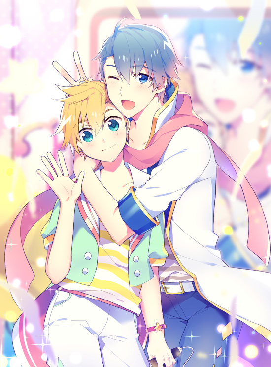 2boys ahoge belt blonde_hair blue_hair blurry blurry_background blush collarbone gloves holding holding_microphone kagamine_len kaito male_focus microphone multiple_boys one_eye_closed open_mouth project_diva_x scarf screen short_hair sinaooo smile sparkle v vocaloid waistcoat waving