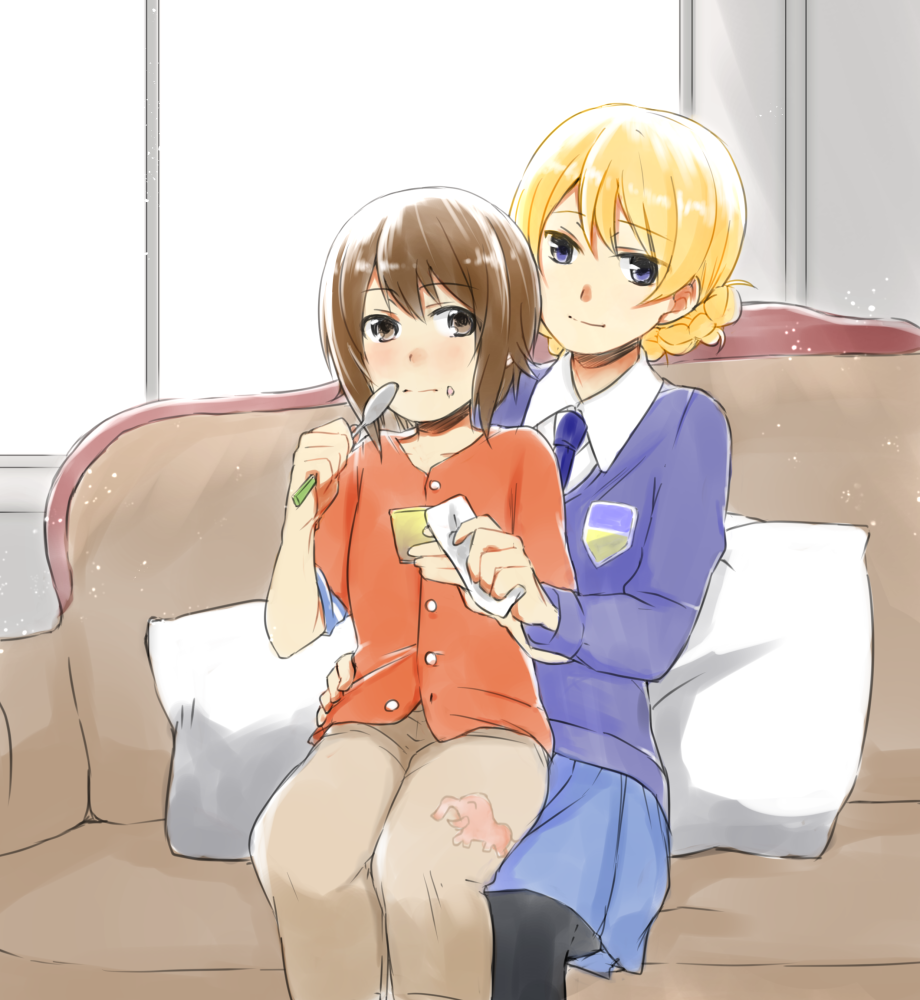 10s bangs blonde_hair blue_eyes blue_sweater brown_eyes brown_hair couch darjeeling food food_on_face girls_und_panzer necktie nishizumi_maho pillow school_uniform short_hair spoon st._gloriana's_school_uniform sweater younger yuhi