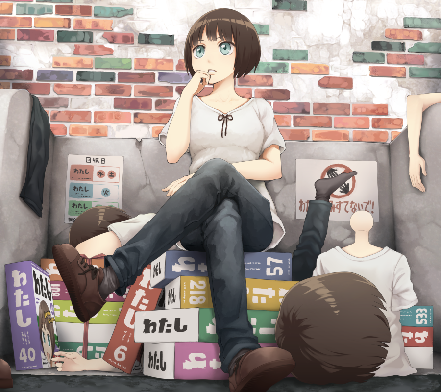 1girl assembling blue_eyes brown_hair commentary_request disembodied_head disembodied_limb disembodied_torso figure hand_on_own_chin legs_crossed model original short_hair sitting solo statue tagme translation_request yajirushi_(chanoma)