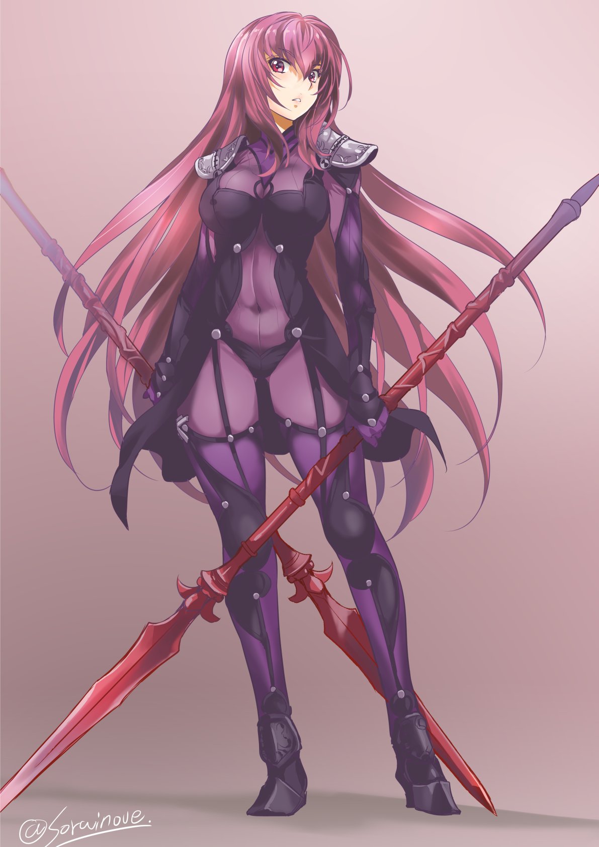 1girl artist_name bodysuit breasts covered_navel dual_wielding eyebrows_visible_through_hair fate/grand_order fate_(series) flipped_hair full_body gae_bolg gluteal_fold greaves highres inoue_sora large_breasts long_hair looking_at_viewer pauldrons polearm purple_hair scathach_(fate/grand_order) simple_background solo spear standing twitter_username very_long_hair violet_eyes weapon