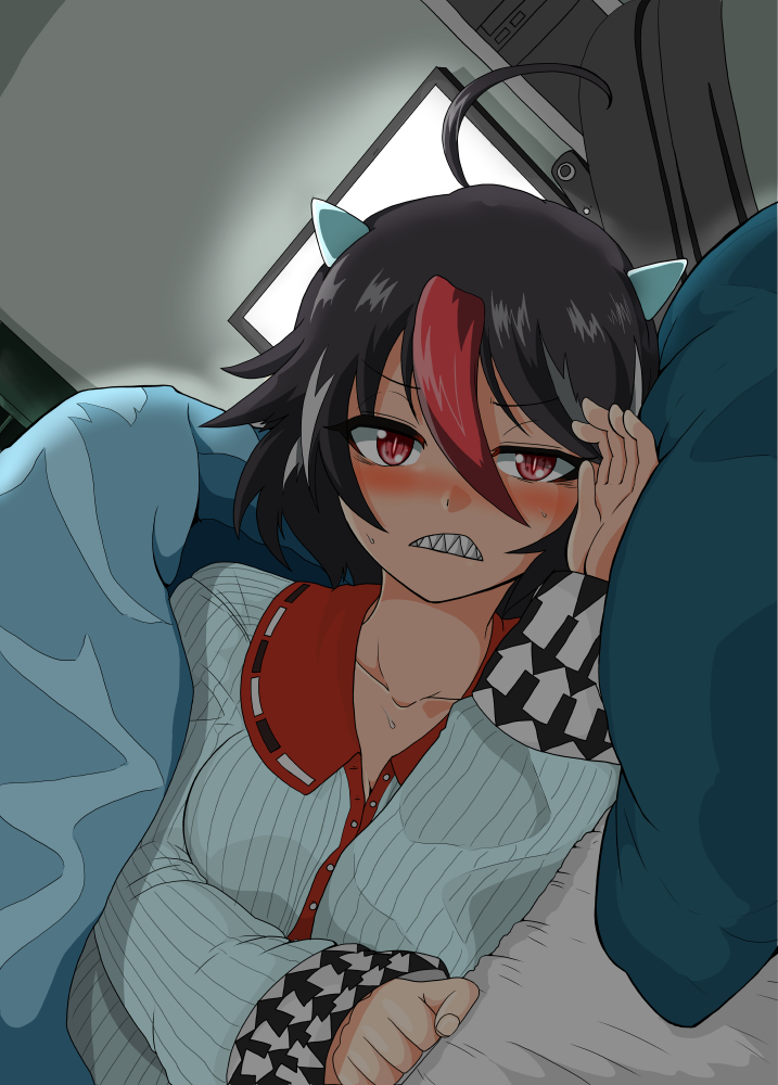 1girl ahoge arm_rest backlighting bed bed_sheet black_hair blanket blush clenched_teeth collarbone computer directional_arrow dutch_angle eyebrows_visible_through_hair hair_between_eyes hand_rest hand_up himajin_no_izu horns indoors kijin_seija long_sleeves looking_at_viewer lying monitor multicolored_hair nose_blush on_bed on_side pajamas pillow pov red_eyes redhead sharp_teeth short_hair sleepwear slit_pupils solo streaked_hair sweat teeth touhou under_covers upper_body white_hair