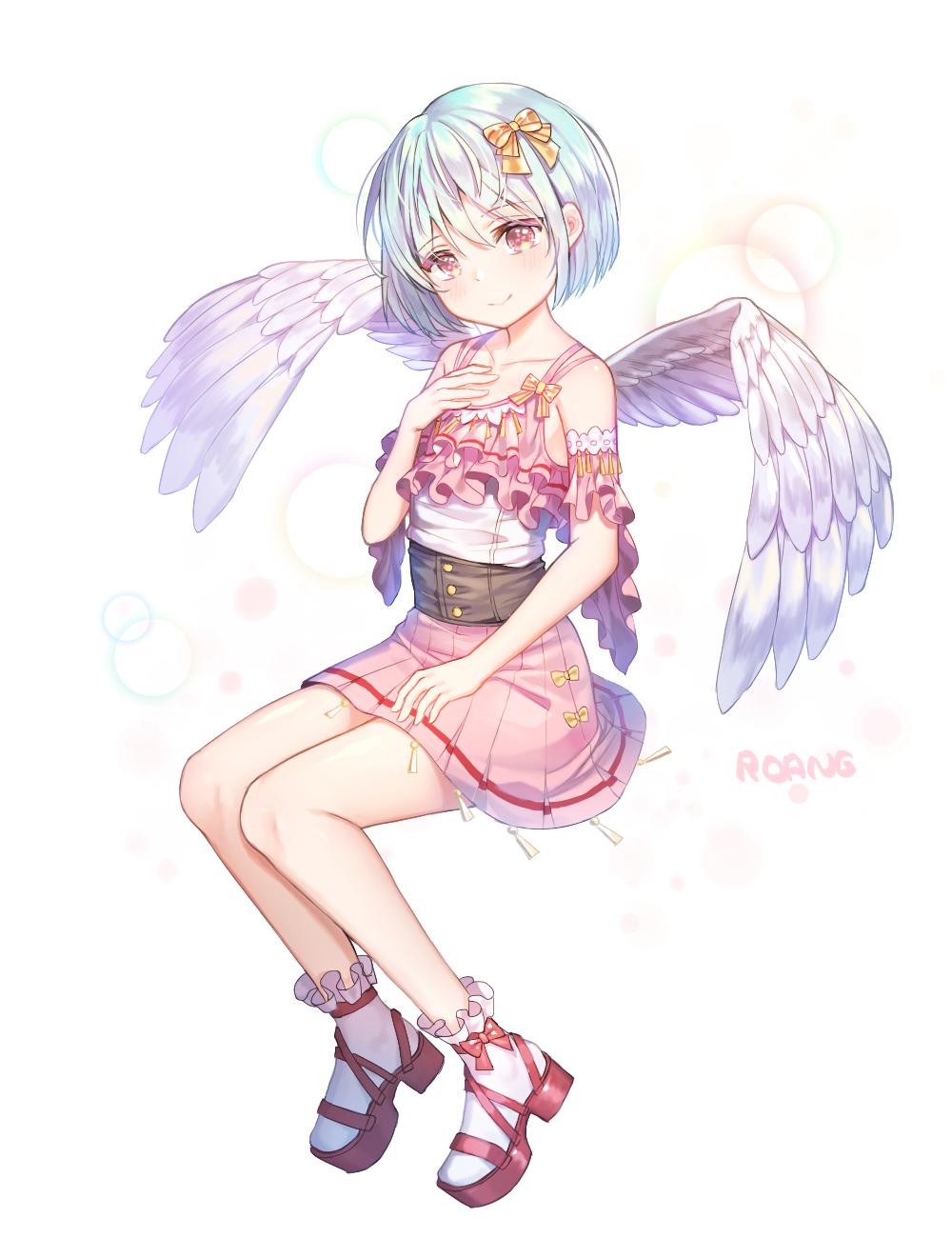 1girl angel_wings artist_name blush bow collarbone eyebrows_visible_through_hair facing_viewer hair_bow highres looking_at_viewer original pink_eyes pink_skirt roang short_hair signature silver_hair simple_background skirt smile solo white_background wings yellow_bow