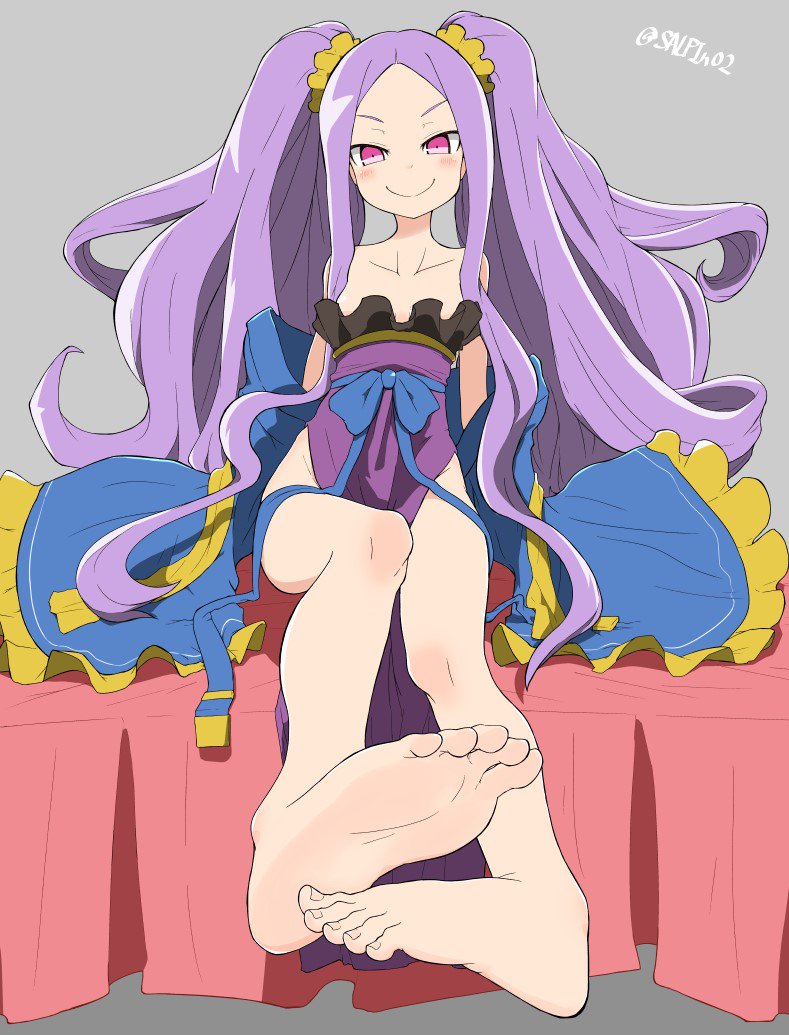 1girl assassin_of_the_nocturnal_castle bare_shoulders barefoot collarbone dress fate/grand_order fate_(series) feet foreshortening japanese_clothes kimono legs long_hair off_shoulder pelvic_curtain purple_dress purple_hair sitting smile soles solo strapless strapless_dress toes twintails very_long_hair violet_eyes wu_zetian_(fate/grand_order)