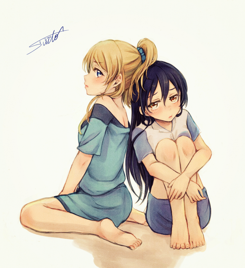 2girls :t ayase_eli bangs barefoot blonde_hair blue_eyes blue_scrunchie blue_shirt blue_shorts blush brown_eyes collared_shirt commentary_request feet from_side hair_between_eyes hair_ornament hair_scrunchie high_ponytail knees_up leg_hug lilylion26 long_hair looking_at_viewer love_live! love_live!_school_idol_project multiple_girls profile purple_hair raglan_sleeves scrunchie shirt short_sleeves shorts signature simple_background sitting sonoda_umi wariza white_background