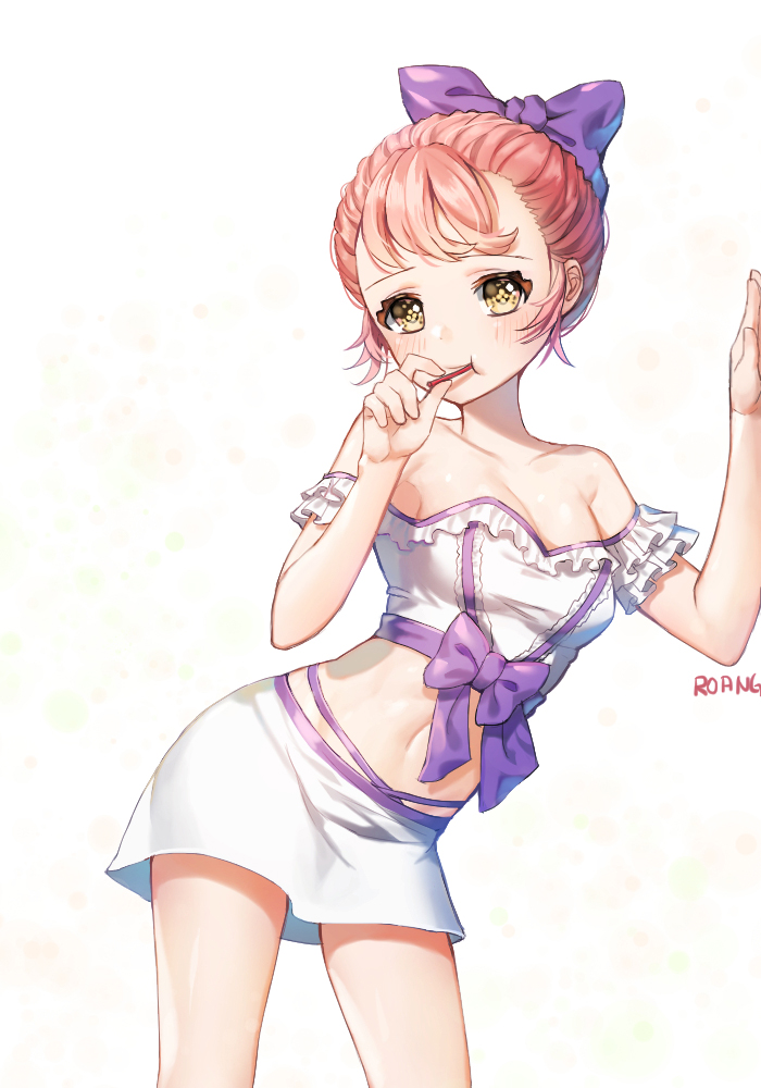 1girl artist_name bare_shoulders blue_bow blush bow breasts cleavage collarbone eyebrows_visible_through_hair hair_bow hair_ribbon looking_at_viewer medium_breasts midriff navel original pink_hair purple_bow roang short_hair smile solo standing yellow_eyes