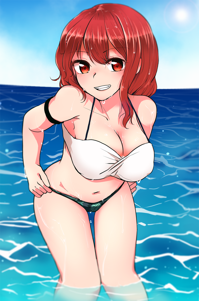 1girl adjusting_clothes adjusting_swimsuit alternate_costume arm_strap bangs blue_sky blush breasts clouds cowboy_shot day green_bikini_bottom grin hair_between_eyes highres hips horikawa_raiko horizon kaisenpurin knees_together_feet_apart large_breasts leaf_print leaning_forward looking_at_viewer navel red_eyes redhead reflective_eyes shiny shiny_hair shiny_skin short_hair side_glance sidelocks sky smile solo stomach sun sunlight swimsuit thighs touhou water wet white_bikini_top