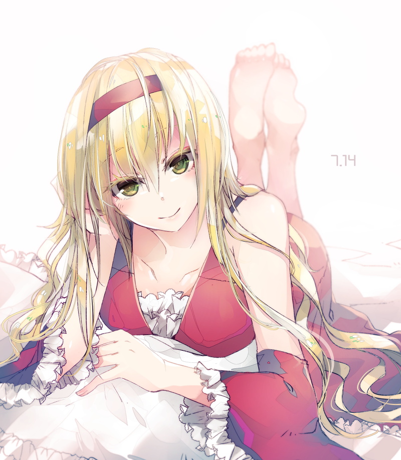 1girl bare_shoulders barefoot blonde_hair breasts collarbone commentary_request detached_sleeves green_eyes hair_between_eyes hairband long_hair looking_at_viewer lying numi_(sin) on_stomach original smile solo