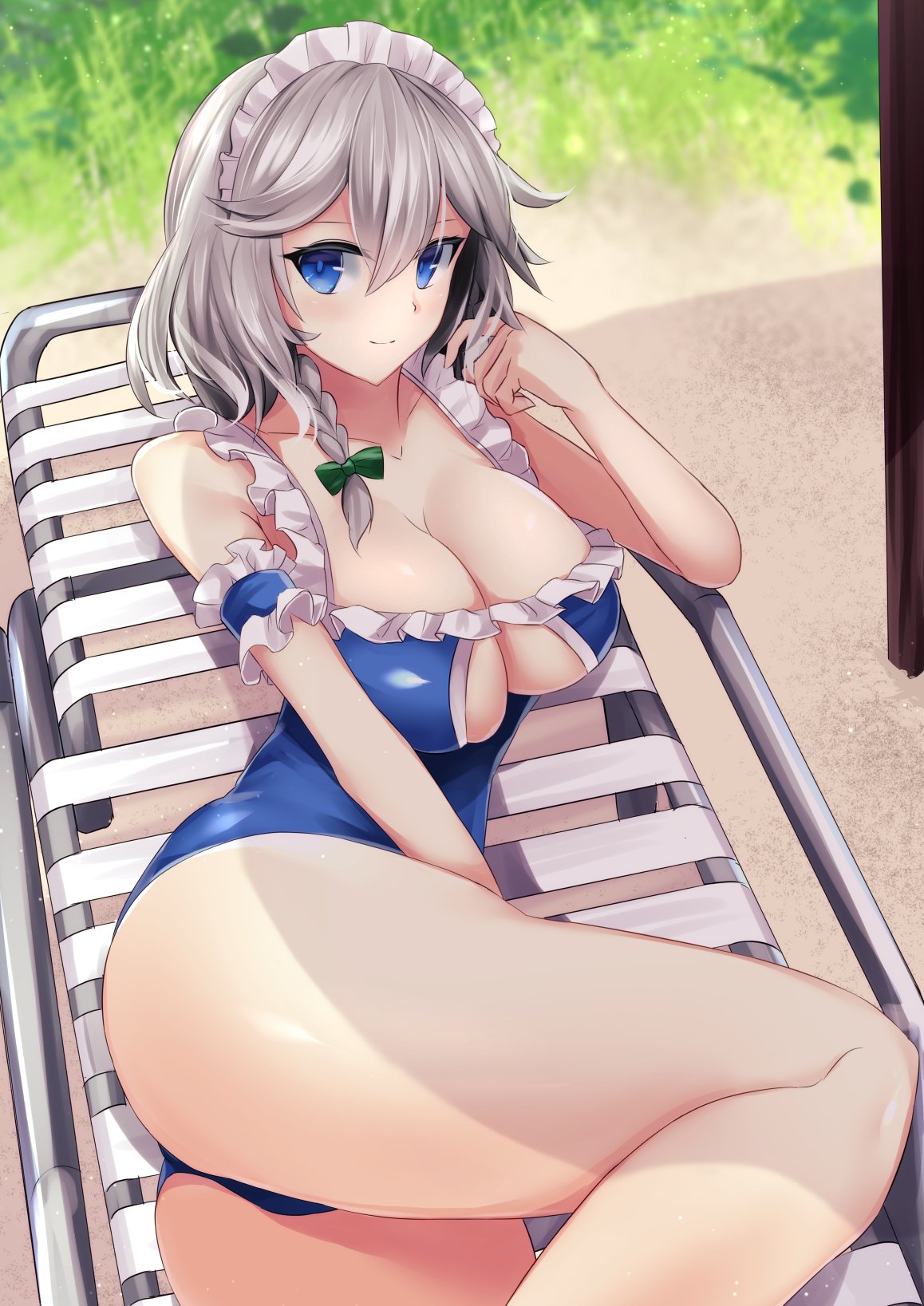 1girl arm_garter blue_eyes blue_swimsuit bow braid breasts chair cleavage day green_bow hair_between_eyes highres izayoi_sakuya large_breasts looking_at_viewer lounge_chair maid_headdress one-piece_swimsuit outdoors silver_hair sinkai sitting smile solo summer swimsuit touhou