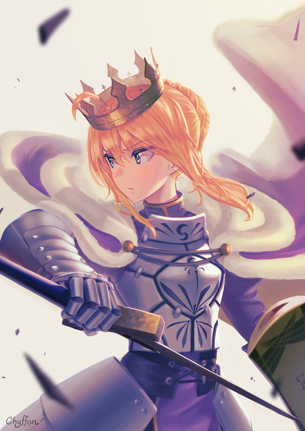 1girl ahoge armor artist_name blonde_hair blue_eyes capelet chyffon closed_mouth crown fate/grand_order fate_(series) highres holding holding_sword holding_weapon looking_away saber short_hair solo sword weapon