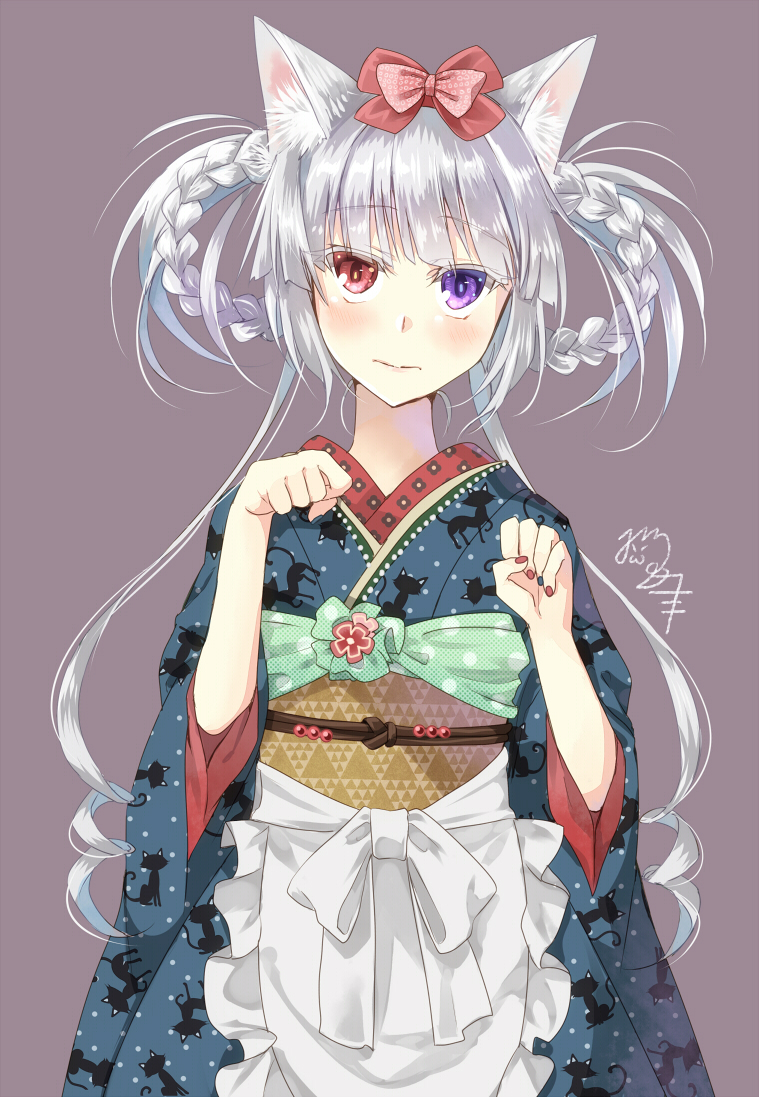 1girl animal_ears animal_print blush braid cat_ears cat_print d_nails grey_background grey_hair hair_rings heterochromia japanese_clothes kimono looking_at_viewer nekozuki_yuki original paw_pose red_eyes silver_hair solo standing violet_eyes