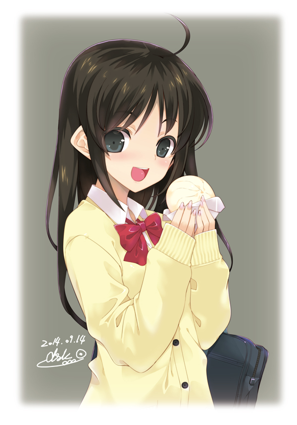 1girl ahoge artist_name bag bangs baozi black_eyes black_hair bow cardigan carrying commentary_request dasoku_sentarou dated dress_shirt food grey_background holding holding_food long_hair open_mouth original red_bow school_bag school_uniform shirt signature smile solo standing sweater uniform white_shirt yellow_sweater