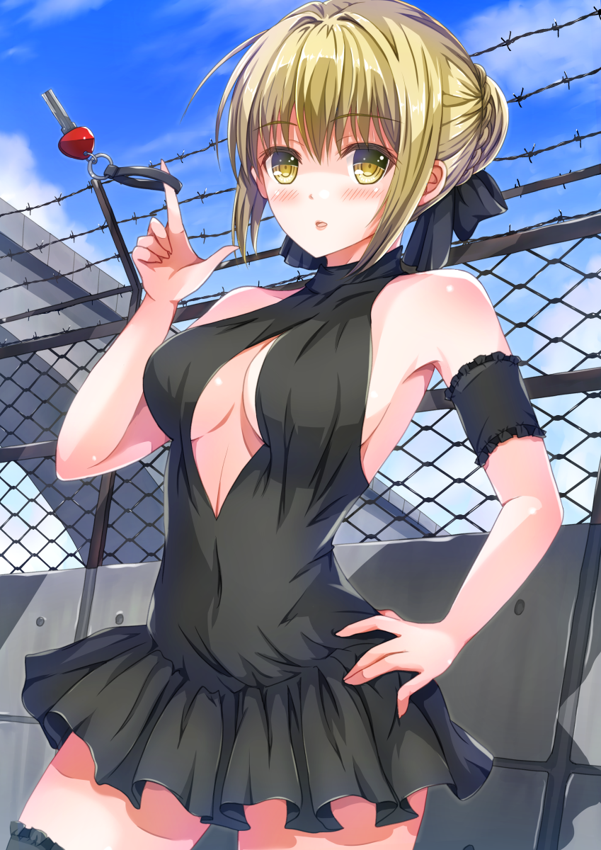 1girl armband artoria_pendragon_(all) artoria_pendragon_(lancer) barbed_wire bare_shoulders black_bow black_legwear blonde_hair blue_sky blush bow breasts bridge brown_hair car_keys chain-link_fence cleavage cleavage_cutout covered_navel day eyebrows_visible_through_hair fate/grand_order fate_(series) fence hair_bow hand_on_hip highres hoshimaemi key keychain large_breasts looking_at_viewer outdoors short_hair sky solo standing thigh-highs yellow_eyes