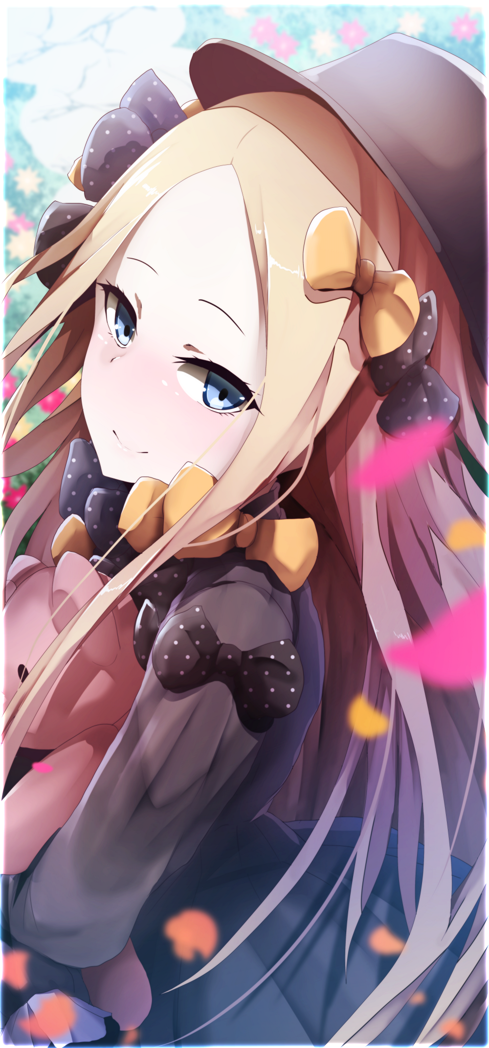1girl abigail_williams_(fate/grand_order) bangs black_bow black_dress black_hat blonde_hair blue_eyes blurry blurry_background bow closed_mouth day depth_of_field dress fate/grand_order fate_(series) forehead from_side hair_bow hat highres long_hair long_sleeves looking_at_viewer looking_to_the_side object_hug orange_bow outdoors parted_bangs polka_dot polka_dot_bow sleeves_past_wrists smile solo stuffed_animal stuffed_toy teddy_bear very_long_hair wadakazu