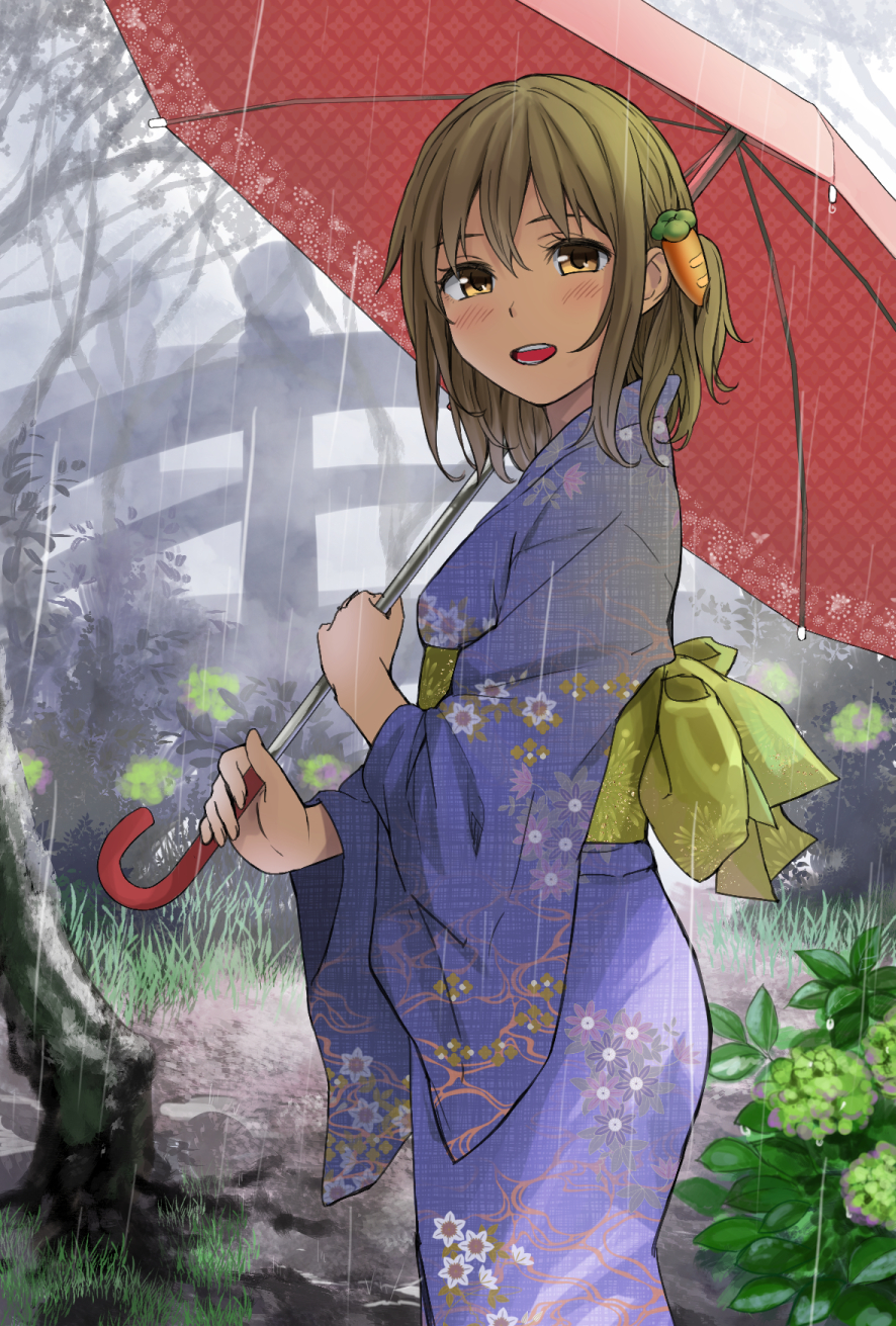 1girl bangs blue_kimono blush bridge brown_eyes brown_hair carrot_hair_ornament floral_print food_themed_hair_ornament from_side grass green_hair hair_between_eyes hair_ornament highres holding holding_umbrella japanese_clothes kimono looking_at_viewer obi one_side_up open_mouth original outdoors rain sash smile solo standing tree umbrella wide_sleeves yoropa