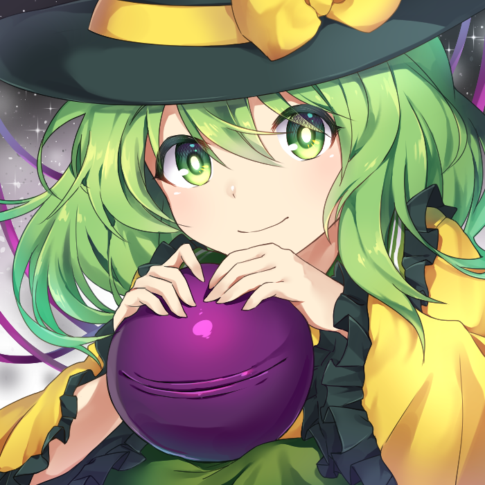 1girl bangs black_hat blush bow bright_pupils caramell0501 closed_mouth colored_eyelashes commentary_request frilled_shirt_collar frilled_sleeves frills gradient gradient_background green_eyes green_hair grey_background hair_between_eyes hat hat_bow komeiji_koishi long_hair long_sleeves looking_at_viewer smile solo sparkle tareme third_eye touhou upper_body wide_sleeves yellow_bow
