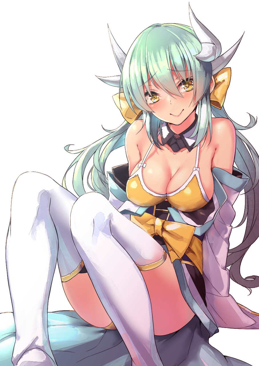 1girl bikini bow breasts cleavage closed_mouth detached_collar eyebrows_visible_through_hair fate/grand_order fate_(series) green_hair hair_between_eyes hair_bow highres horns kiyohime_(fate/grand_order) kiyohime_(swimsuit_lancer)_(fate) long_hair looking_at_viewer low_twintails medium_breasts nebusoku off_shoulder satsuki_neko simple_background sleeves_past_wrists smile solo swimsuit thigh-highs twintails white_background white_legwear wide_sleeves yellow_bikini yellow_eyes