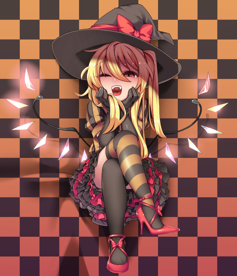 1girl alternate_costume black_gloves black_hat black_legwear black_skirt blonde_hair bow checkered checkered_background chin_rest commentary_request elbow_gloves fangs flandre_scarlet frilled_skirt frills full_body gloves hair_between_eyes halloween_costume hat hat_bow high_heels legs_crossed long_hair looking_at_viewer mismatched_legwear open_mouth red_bow red_eyes red_footwear red_skirt shamo_(koumakantv) shoes side_ponytail sitting skirt smile solo striped striped_legwear thigh-highs touhou wings witch_hat