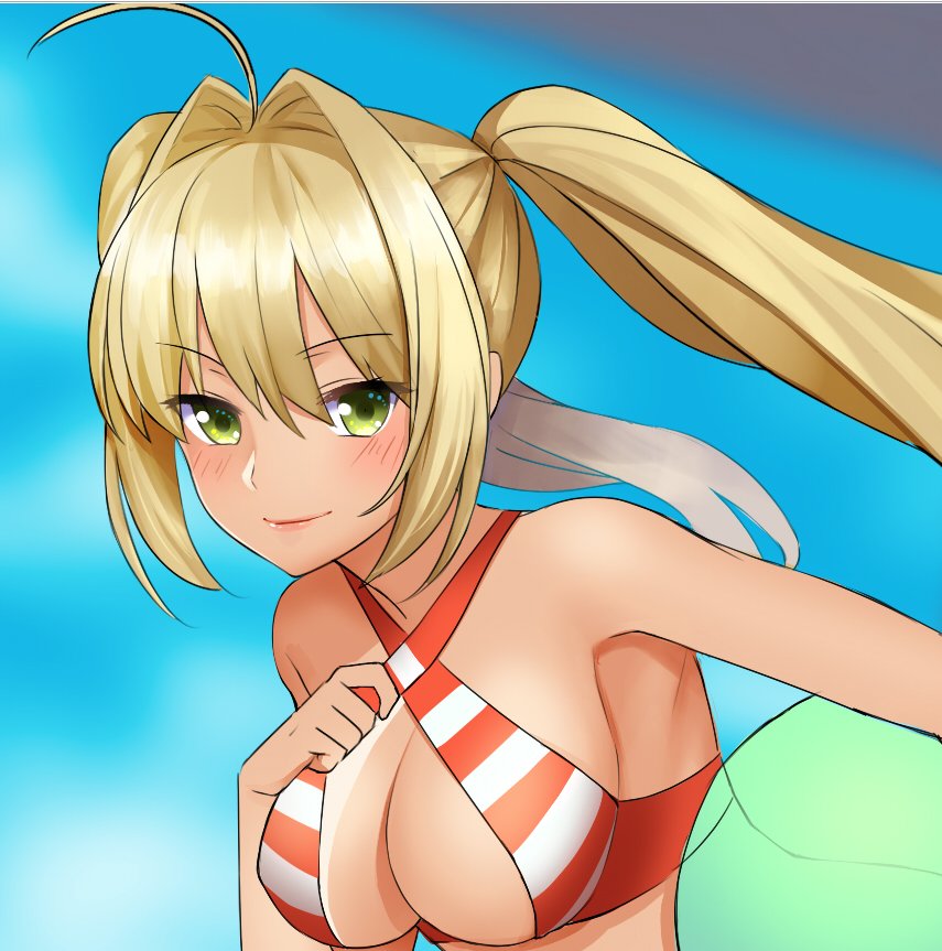 1girl ahoge ball beachball bikini blonde_hair blush breasts criss-cross_halter fate/grand_order fate_(series) green_eyes hair_between_eyes hair_intakes halterneck large_breasts long_hair looking_at_viewer nero_claudius_(swimsuit_caster)_(fate) pantsu_majirou pink_lips saber_extra smile solo striped striped_bikini swimsuit tan tanline twintails