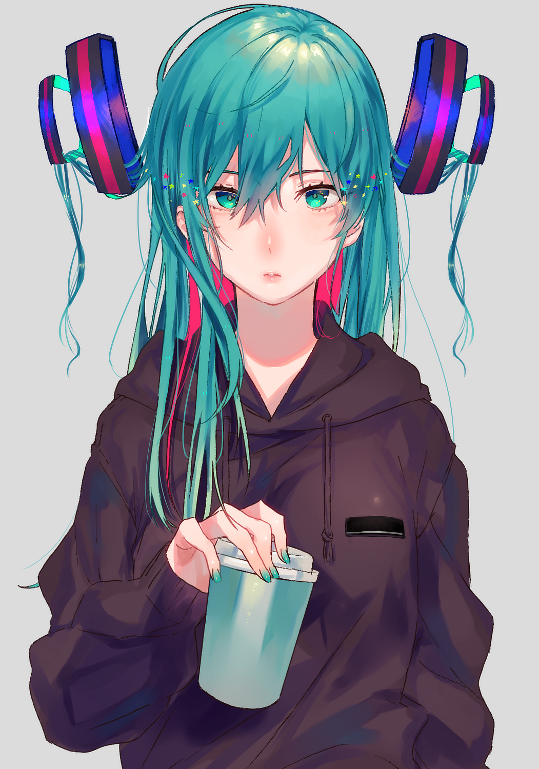 1girl alternate_hairstyle aqua_eyes aqua_hair aqua_nails black_sweater blush cup drawstring expressionless floating_object grey_background hair_between_eyes hatsune_miku highres holding holding_cup hood hood_down hooded_sweater lips long_hair long_sleeves looking_at_viewer multicolored_hair nail_polish nose_blush parted_lips pink_hair shiny shiny_hair simple_background sinomi solo sweater two-tone_hair vocaloid
