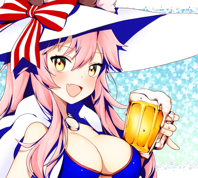 1girl alcohol animal_ears beer beer_mug blush bow breasts cleavage eyebrows_visible_through_hair fate_(series) fox_ears hat hat_bow large_breasts long_hair looking_at_viewer moi_(latte_art) open_mouth pink_hair smile solo tamamo_(fate)_(all) tamamo_no_mae_(swimsuit_lancer)_(fate) upper_body yellow_eyes