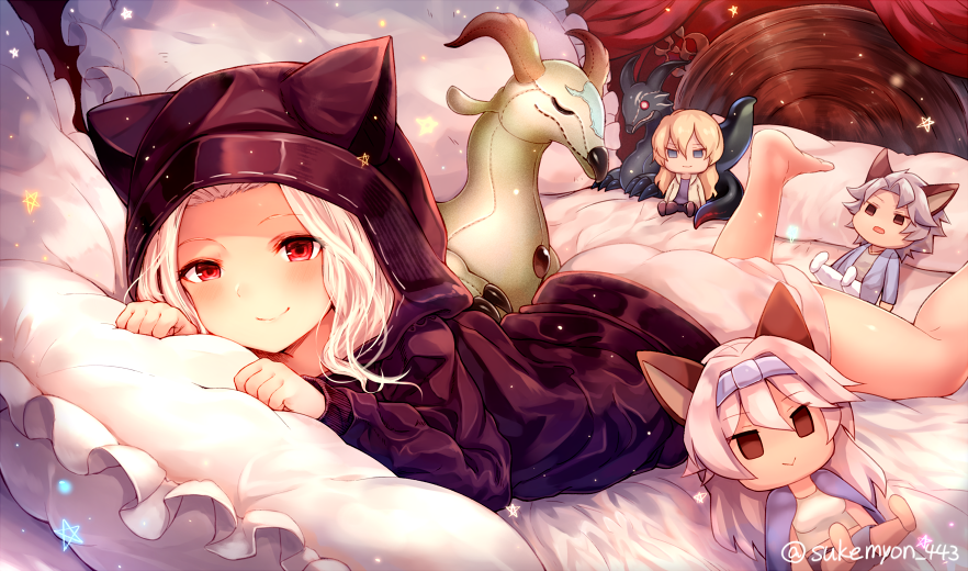 1girl animal_hood artist_name ass barefoot commentary_request doll granblue_fantasy hood looking_at_viewer lying on_bed on_stomach pillow red_eyes skasaha_(granblue_fantasy) smile solo star stuffed_toy sukemyon twitter_username white_hair