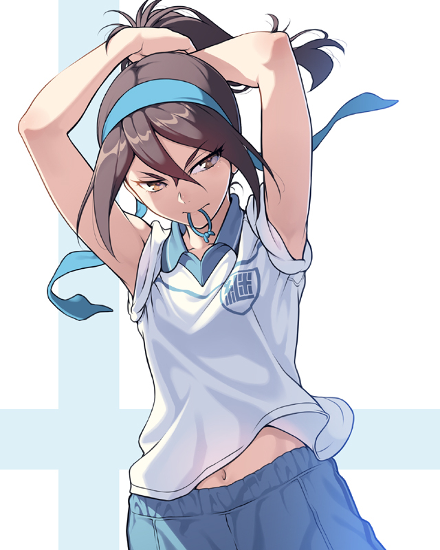 &gt;:) 1girl adjusting_hair alternate_hairstyle arms_up blue_hairband blue_shorts brown_eyes brown_hair closed_mouth emblem finnish_flag flag_background girls_und_panzer gym_uniform hair_between_eyes hair_tie hairband long_hair mika_(girls_und_panzer) mouth_hold navel pairan ponytail shirt short_sleeves shorts sidelocks sleeves_rolled_up solo tsurime two-tone_background tying_hair upper_body white_shirt wing_collar