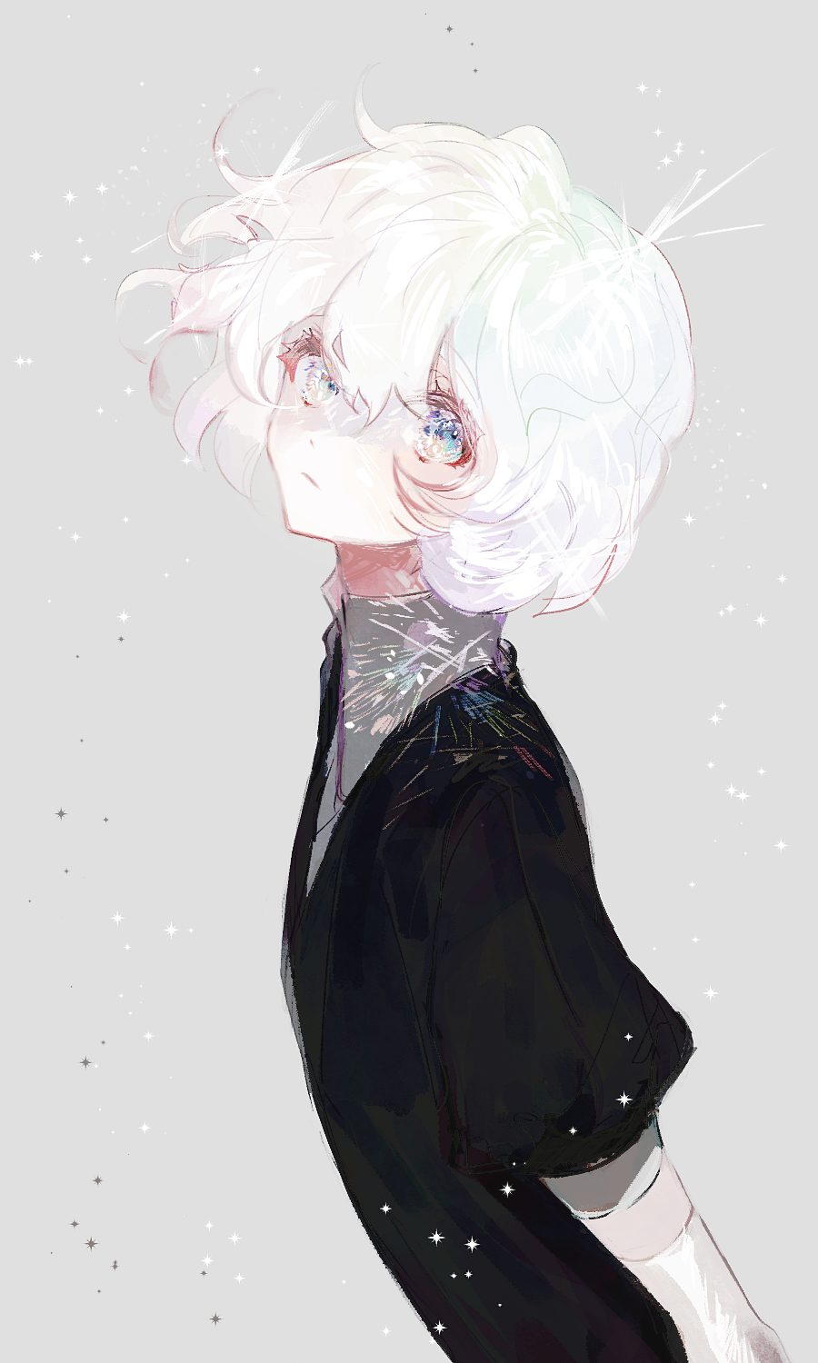 androgynous bangs black_shirt blue_eyes closed_mouth diamond_(houseki_no_kuni) expressionless from_side grey_background grey_shirt hair_between_eyes highres houseki_no_kuni looking_at_viewer lunch_(lunchicken) shirt short_hair short_sleeves simple_background solo upper_body white_hair
