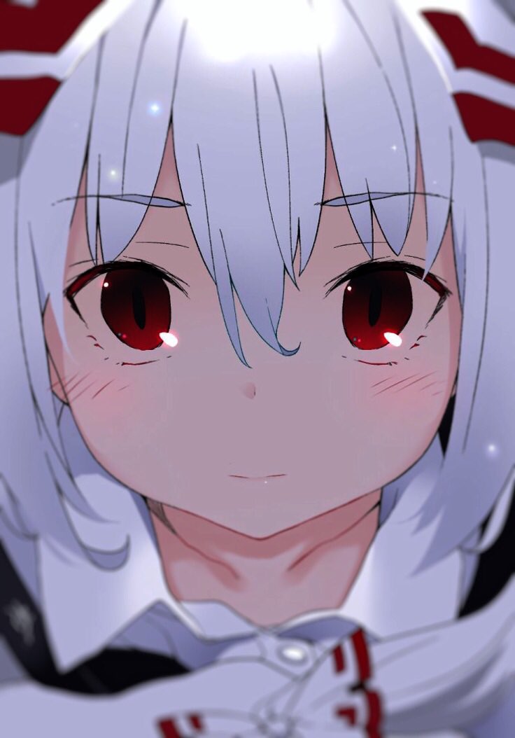 1girl blush bow close-up closed_mouth expressionless eyebrows_visible_through_hair face fujiwara_no_mokou grey_hair hair_between_eyes hair_bow jacket looking_at_viewer red_eyes slit_pupils solo touhou white_jacket yes_warabi