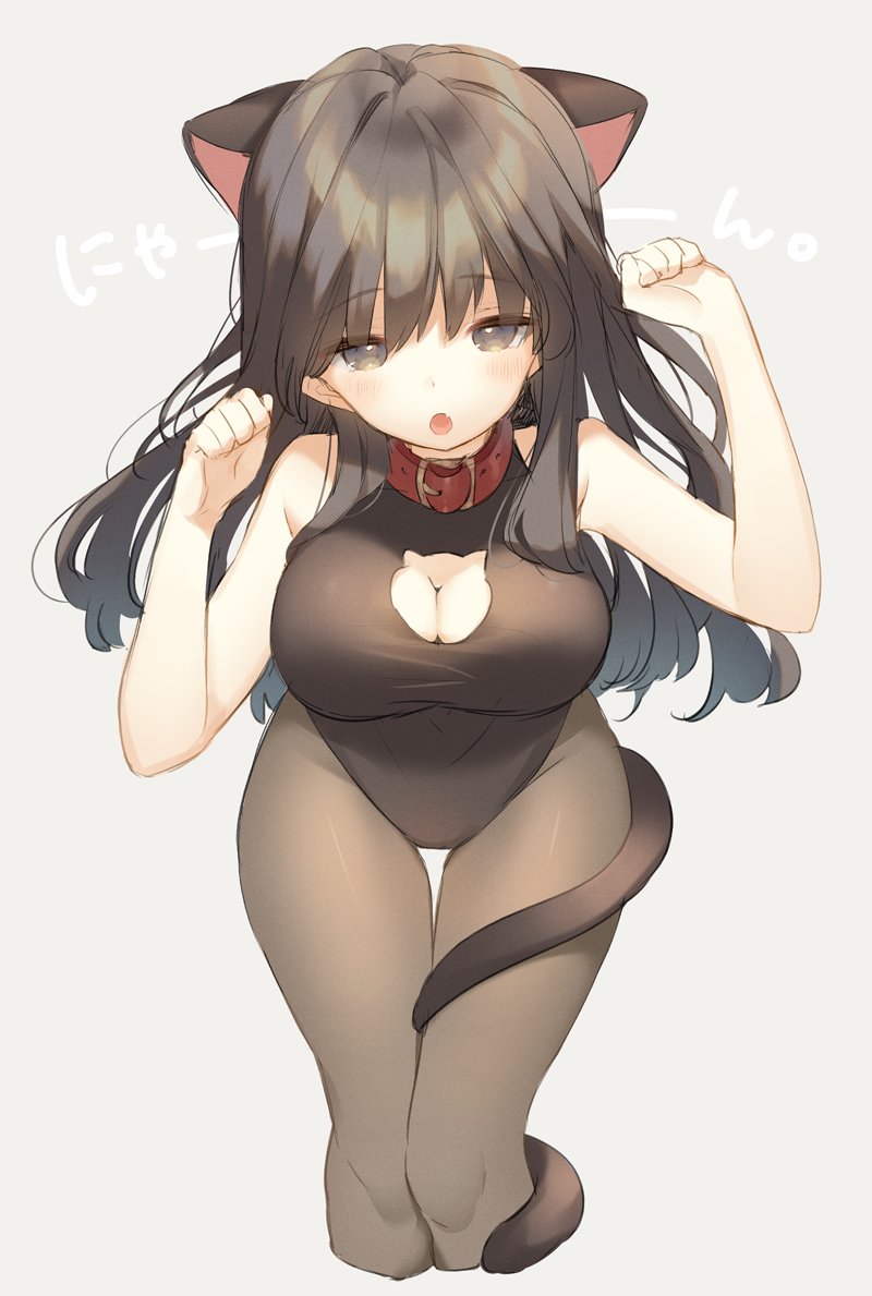 1girl :o animal_ears arm_up bangs bare_arms bare_shoulders black_hair black_legwear black_leotard blush breasts cat_cutout cat_ears cat_girl cat_tail cleavage cleavage_cutout clenched_hands collar commentary_request eyebrows_visible_through_hair fang grey_background hand_up head_tilt kurokuma_(kuro_kumagaya) large_breasts leaning_forward leotard long_hair looking_at_viewer original pantyhose parted_lips red_collar simple_background sleeveless solo standing tail thigh_gap translation_request very_long_hair yellow_eyes