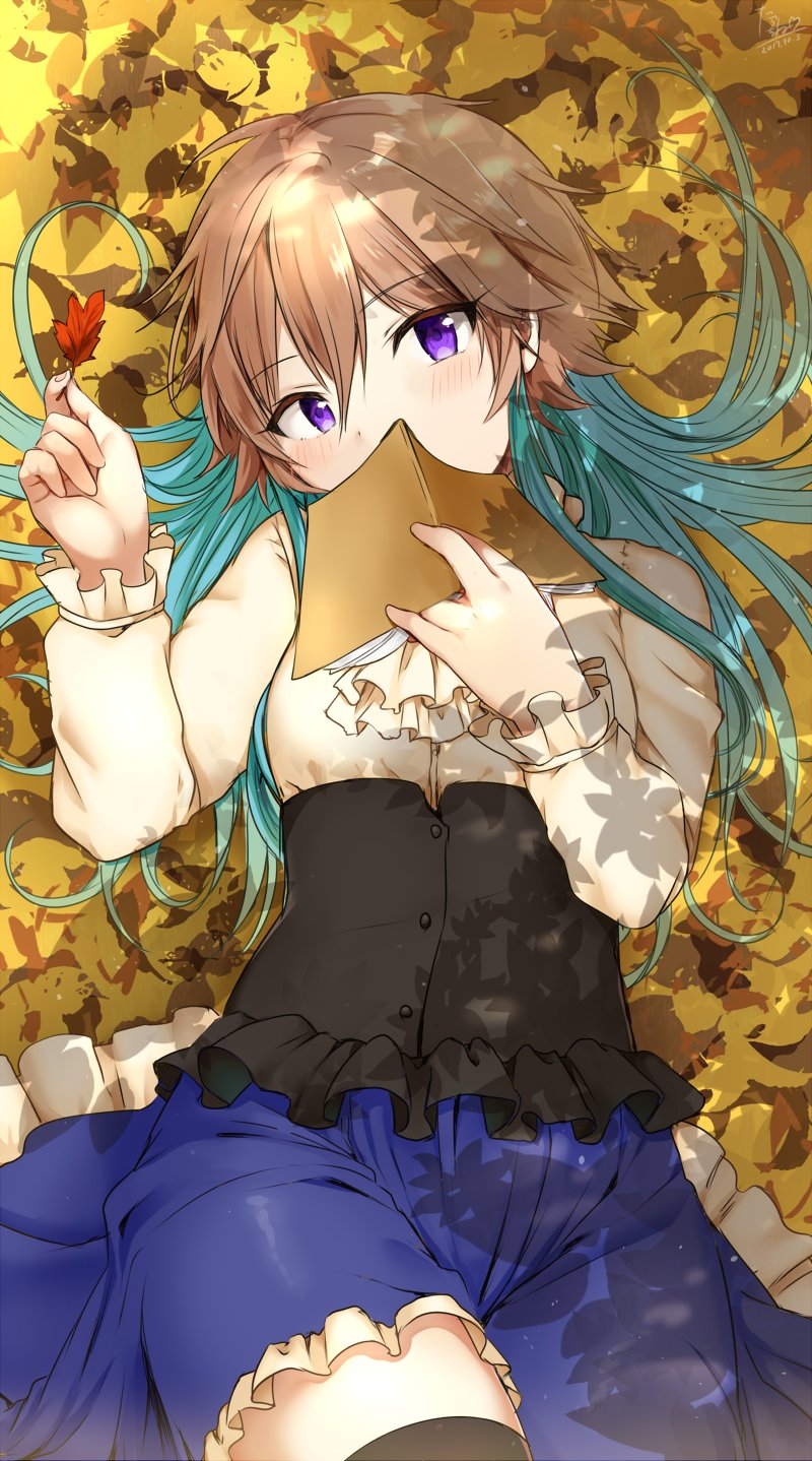 1girl aqua_hair autumn autumn_leaves book book_to_mouth brown_hair cowboy_shot frilled_skirt frilled_sleeves frills hair_between_eyes hair_spread_out head_tilt highres holding holding_book holding_leaf idolmaster idolmaster_cinderella_girls leaf long_hair long_sleeves looking_at_viewer lying multicolored_hair ninomiya_asuka on_back on_ground skirt solo tarachine two-tone_hair underbust violet_eyes