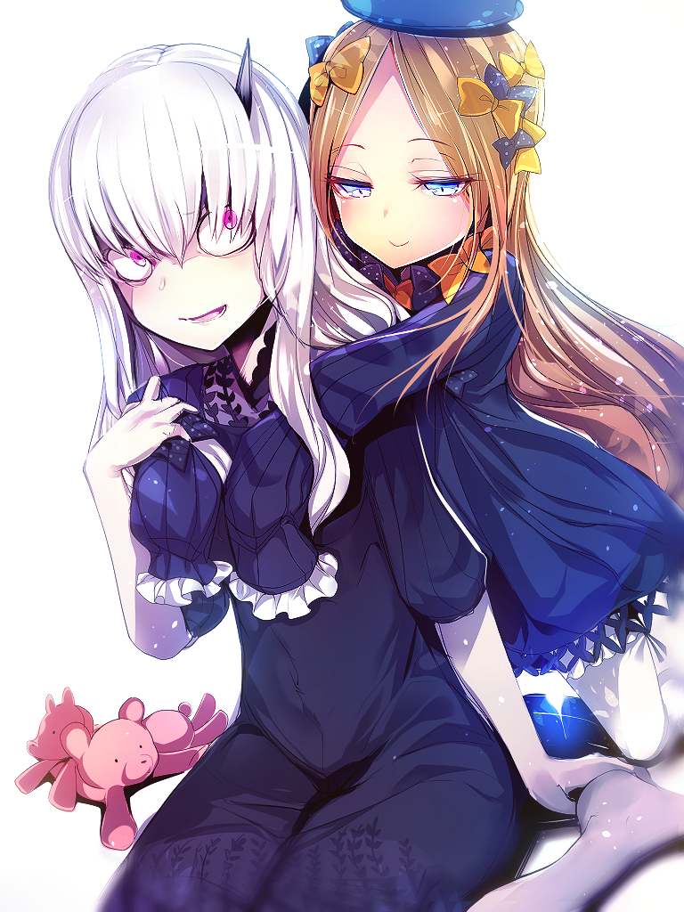 2girls abigail_williams_(fate/grand_order) bangs black_bow black_dress black_hat blonde_hair blue_eyes bow commentary_request dress fate/grand_order fate_(series) hair_between_eyes hair_bow hands_in_sleeves hat horn hug hug_from_behind lavinia_whateley_(fate/grand_order) long_hair long_sleeves looking_at_viewer multiple_girls orange_bow polka_dot silly_(marinkomoe) stuffed_animal stuffed_toy teddy_bear white_hair