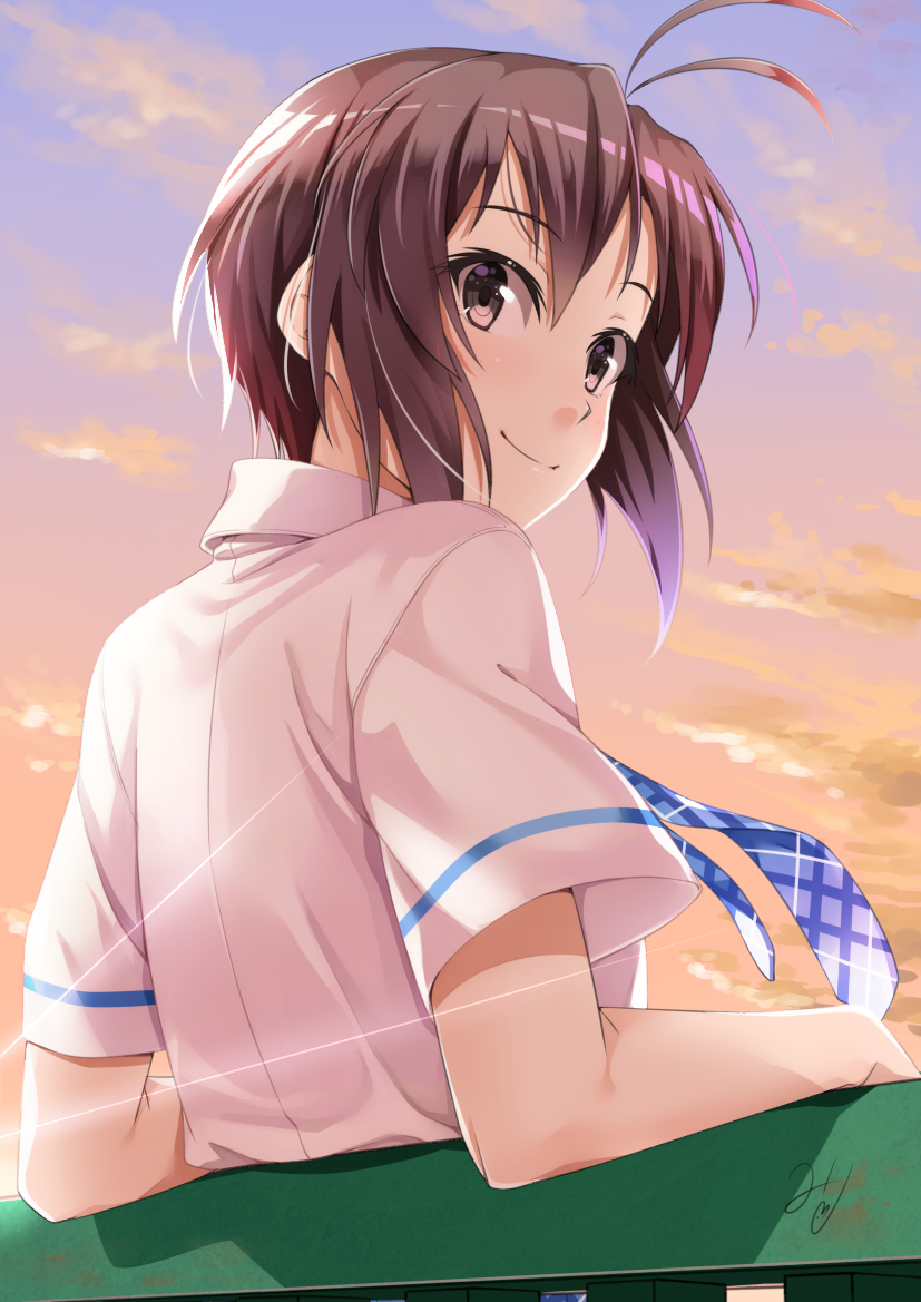 1girl androgynous antenna_hair arm_support backlighting bare_arms black_eyes black_hair blue_neckwear blue_sky closed_mouth clouds cloudy_sky collared_shirt commentary eyebrows_visible_through_hair floating_necktie from_behind gradient_sky idolmaster kikuchi_makoto leaning_back leaning_on_rail light_rays looking_at_viewer looking_back miri_(ago550421) necktie orange_sky plaid_neckwear railing shirt short_hair short_sleeves signature sky smile solo tsurime upper_body white_shirt