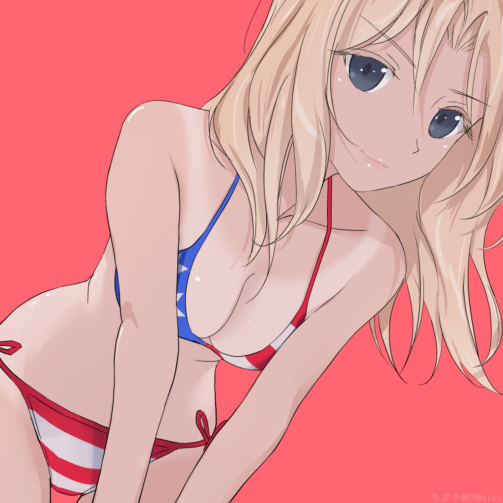 1girl american_flag_bikini bikini blonde_hair blue_eyes breasts chimaki_(u9works) cleavage colored_eyelashes eyebrows_visible_through_hair flag_print girls_und_panzer kay_(girls_und_panzer) leaning_forward long_hair looking_at_viewer medium_breasts red_background side-tie_bikini smile solo swimsuit tan tanline v_arms