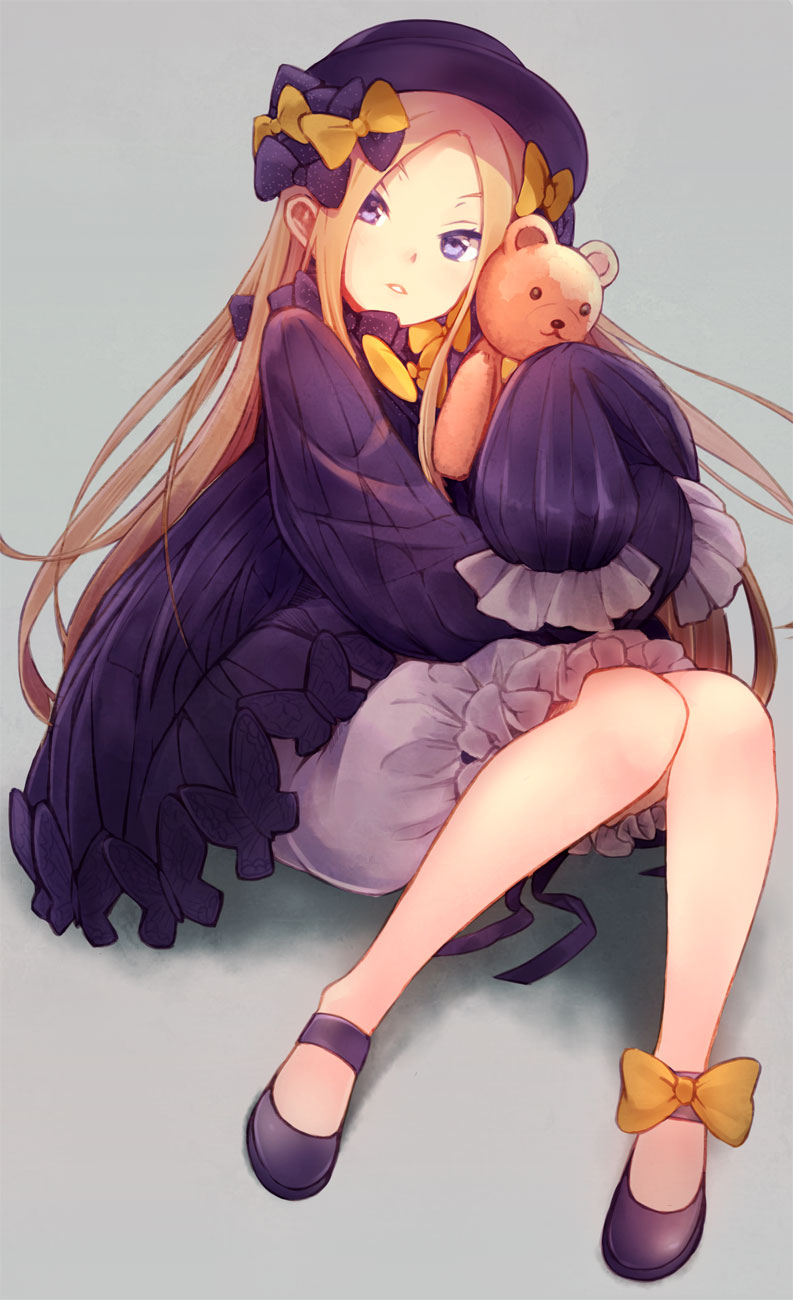 1girl abigail_williams_(fate/grand_order) bangs black_bow black_dress black_hat blonde_hair bloomers bow butterfly commentary_request cowengium dress fate/grand_order fate_(series) full_body grey_background hair_bow hands_in_sleeves hat head_tilt highres long_sleeves looking_at_viewer object_hug orange_bow parted_bangs parted_lips polka_dot polka_dot_bow purple_footwear shoes simple_background solo stuffed_animal stuffed_toy teddy_bear underwear violet_eyes white_bloomers