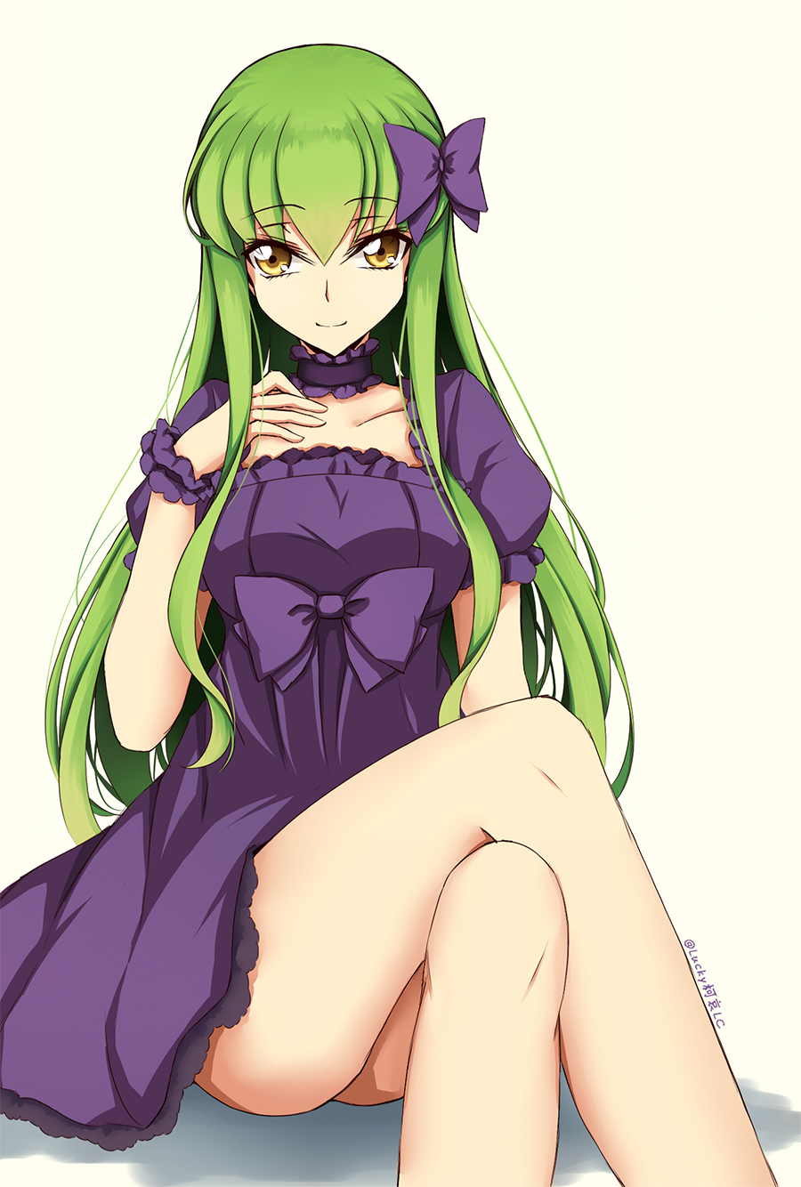 1girl bow c.c. choker code_geass collarbone cosplay_request dress eyebrows_visible_through_hair green_hair hair_between_eyes hair_bow highres legs_crossed long_hair looking_at_viewer lucky_keai purple_bow purple_dress short_dress short_sleeves simple_background sitting smile solo very_long_hair white_background wrist_cuffs yellow_eyes