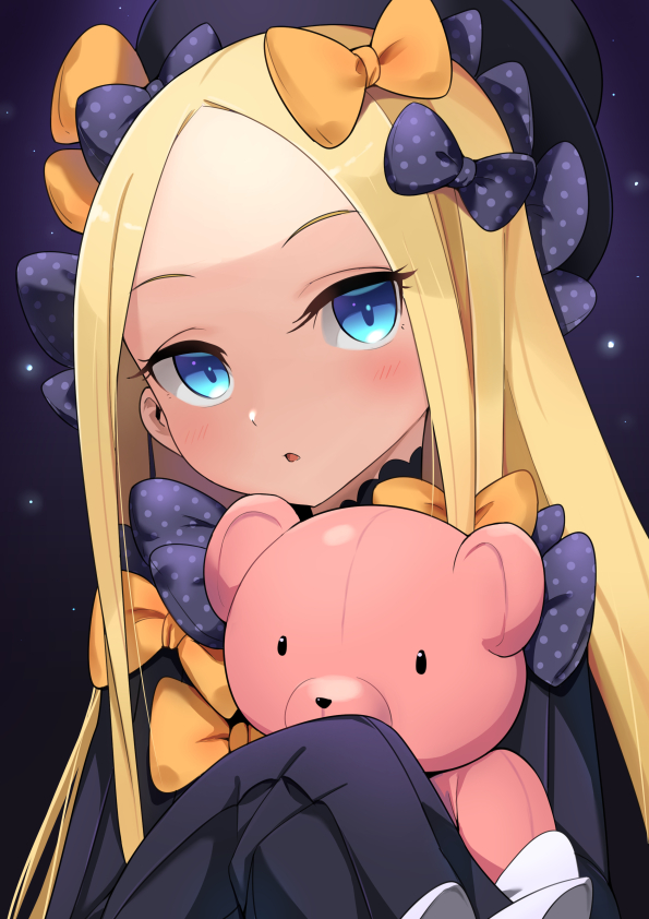 1girl :o abigail_williams_(fate/grand_order) bangs black_background black_bow black_dress black_hat blonde_hair blue_eyes blush bow commentary_request dress fate/grand_order fate_(series) hair_bow hands_in_sleeves hat head_tilt lo_xueming long_sleeves looking_at_viewer object_hug orange_bow parted_bangs parted_lips polka_dot polka_dot_bow simple_background solo stuffed_animal stuffed_toy teddy_bear