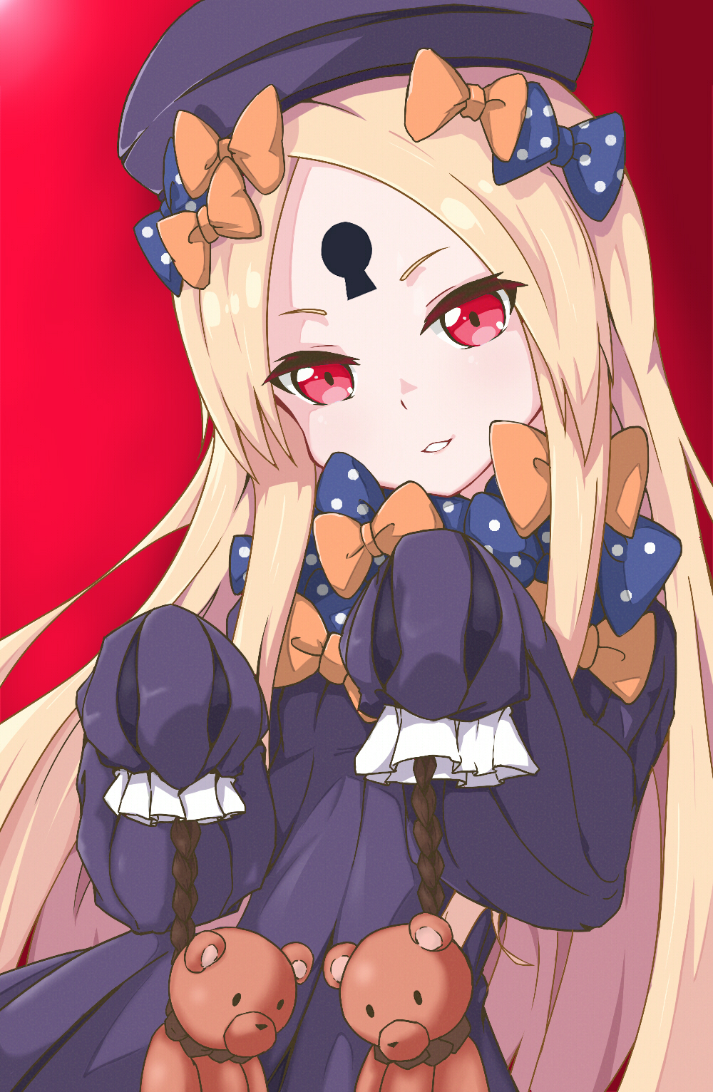 1girl abigail_williams_(fate/grand_order) bangs black_dress black_hat blonde_hair blue_bow bow commentary_request dress fate/grand_order fate_(series) forehead hair_bow hands_in_sleeves hanged hat head_tilt highres holding holding_rope kaiven keyhole long_sleeves looking_at_viewer noose orange_bow parted_bangs parted_lips polka_dot polka_dot_bow red_background red_eyes rope simple_background solo stuffed_animal stuffed_toy teddy_bear