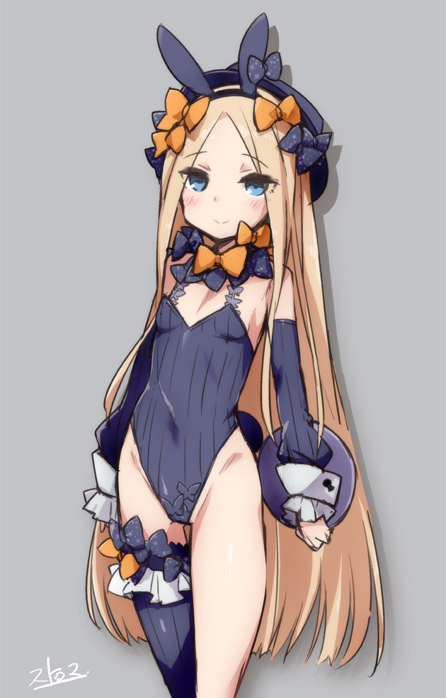 1girl abigail_williams_(fate/grand_order) adapted_costume animal_ears arm_warmers black_bow black_legwear black_leotard blue_eyes bow bowtie brown_hair bunnysuit cowboy_shot fate/grand_order fate_(series) forehead grey_background leotard long_hair looking_at_viewer orange_bow polka_dot polka_dot_bow rabbit_ears ribbed_leotard simple_background single_thighhigh solo stroma thigh-highs wrist_cuffs