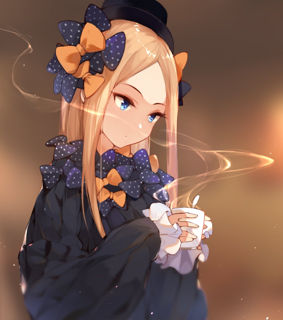 1girl abigail_williams_(fate/grand_order) bangs black_bow black_hat blonde_hair blue_eyes blurry blurry_background bow closed_mouth commentary_request cup depth_of_field fate/grand_order fate_(series) forehead frilled_sleeves frills from_side hair_bow hana_mori hat highres holding holding_cup light_particles long_hair looking_down orange_bow parted_bangs polka_dot polka_dot_bow shiny shiny_hair solo steam upper_body