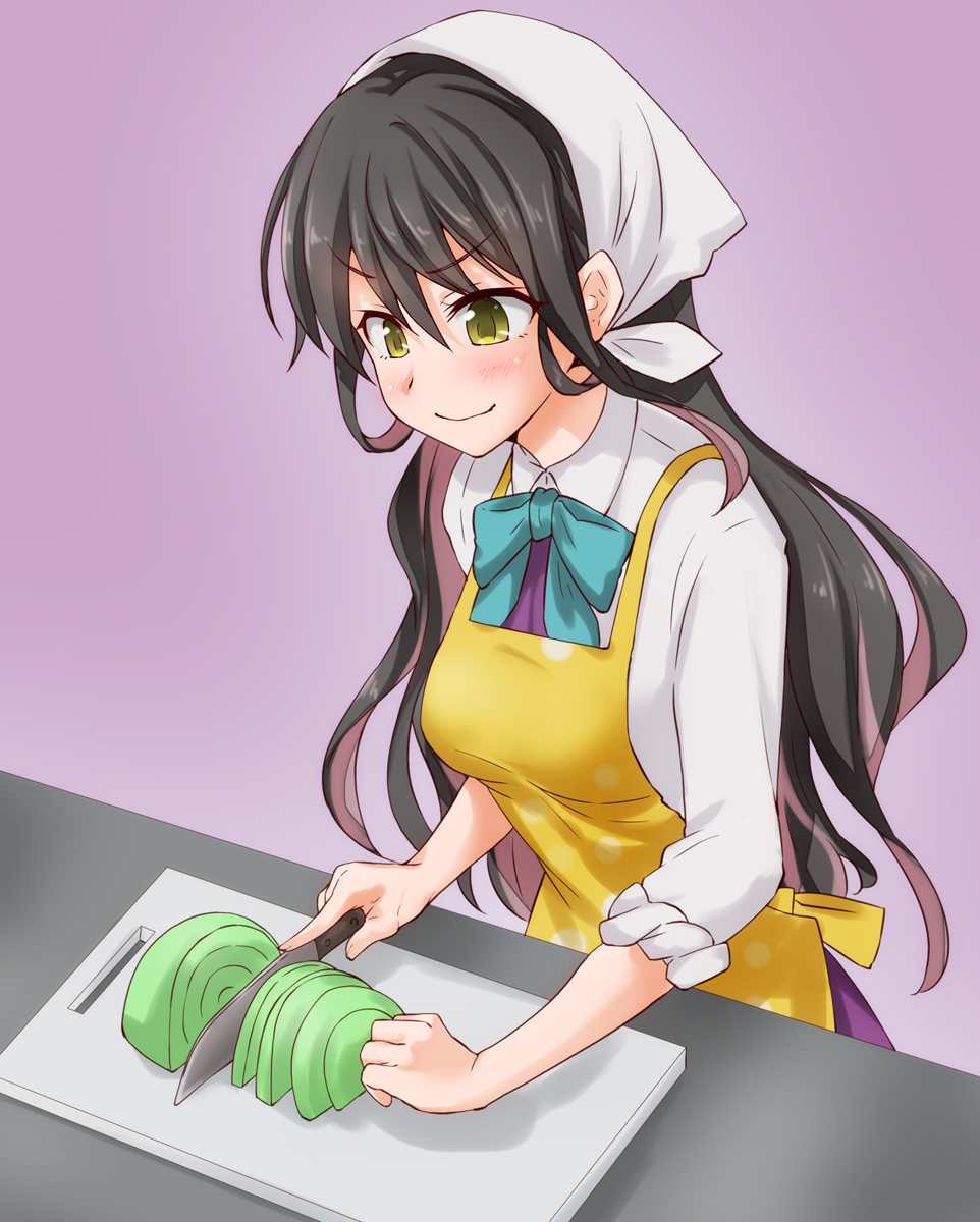1girl anti_(untea9) apron black_hair bow bowtie breasts cabbage cutting_board highres holding holding_knife kantai_collection kitchen_knife knife large_breasts long_hair long_sleeves multicolored_hair naganami_(kantai_collection) pink_hair purple_background school_uniform shirt simple_background sleeves_rolled_up solo white_shirt yellow_eyes